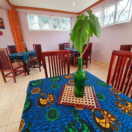 Annas Bed And Breakfast Ентебе Екстериор снимка