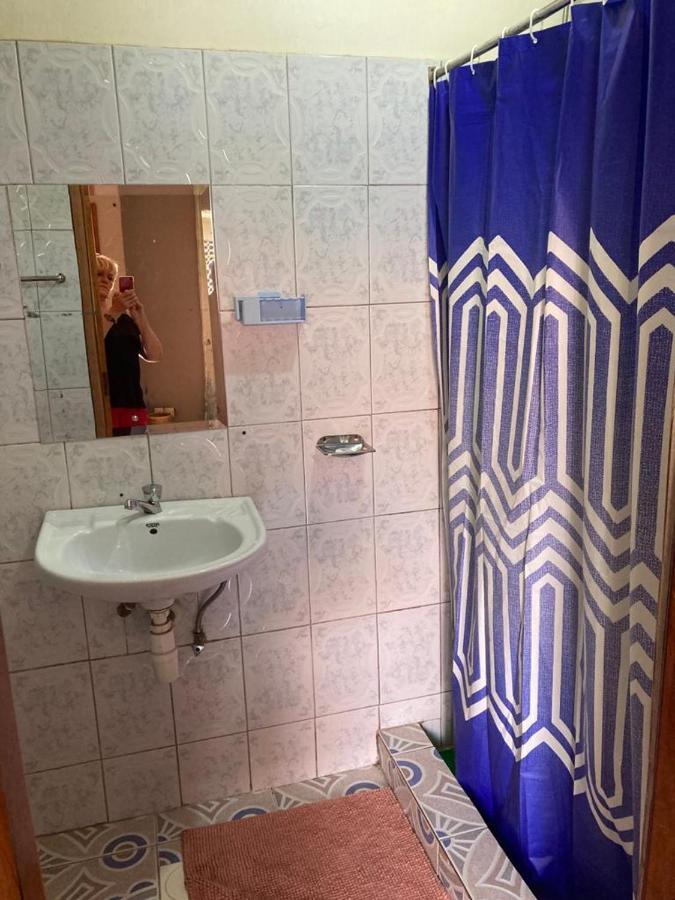 Annas Bed And Breakfast Ентебе Екстериор снимка