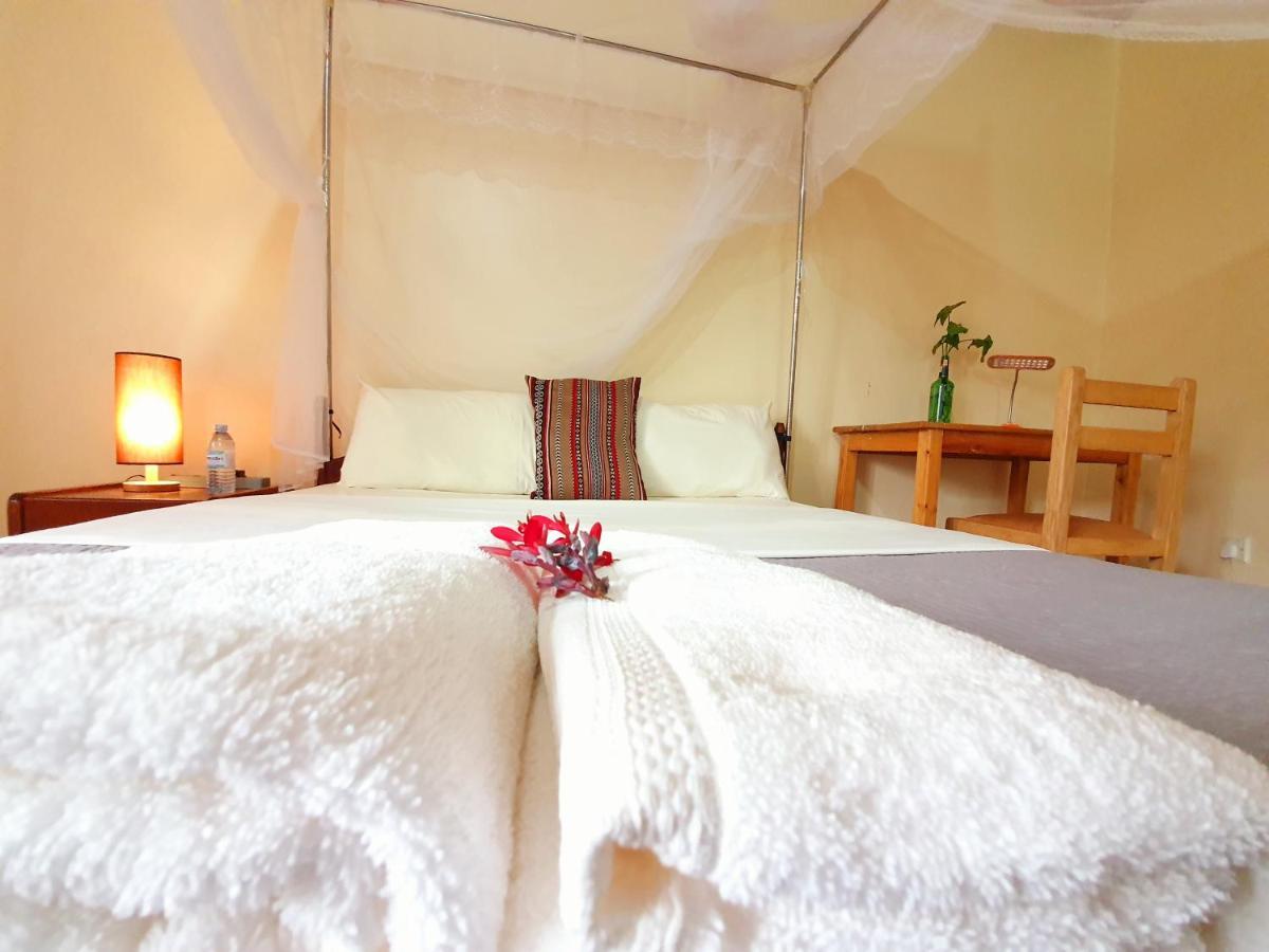 Annas Bed And Breakfast Ентебе Екстериор снимка