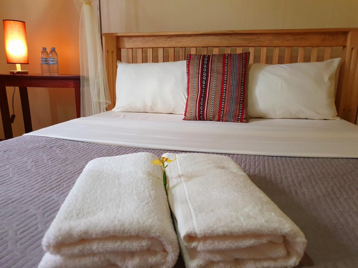 Annas Bed And Breakfast Ентебе Екстериор снимка