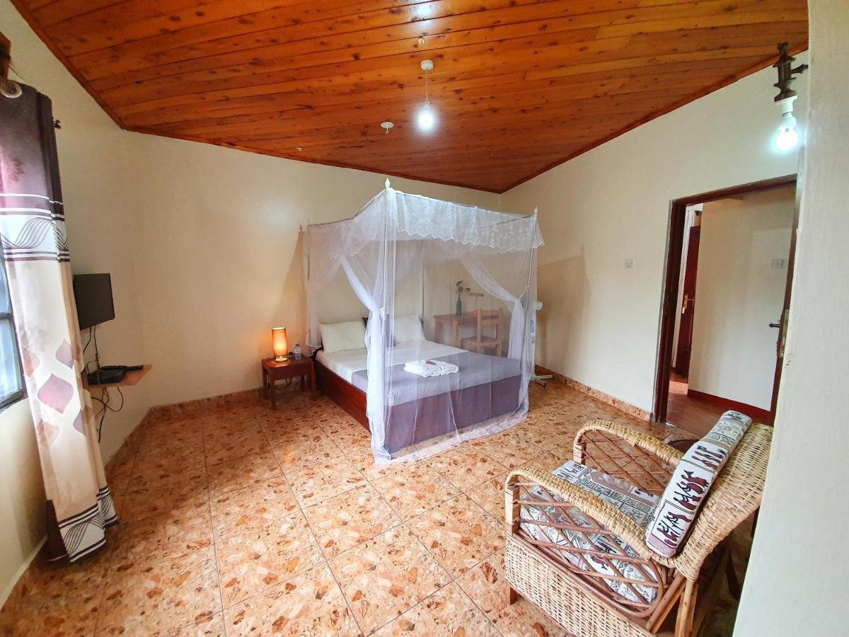 Annas Bed And Breakfast Ентебе Екстериор снимка