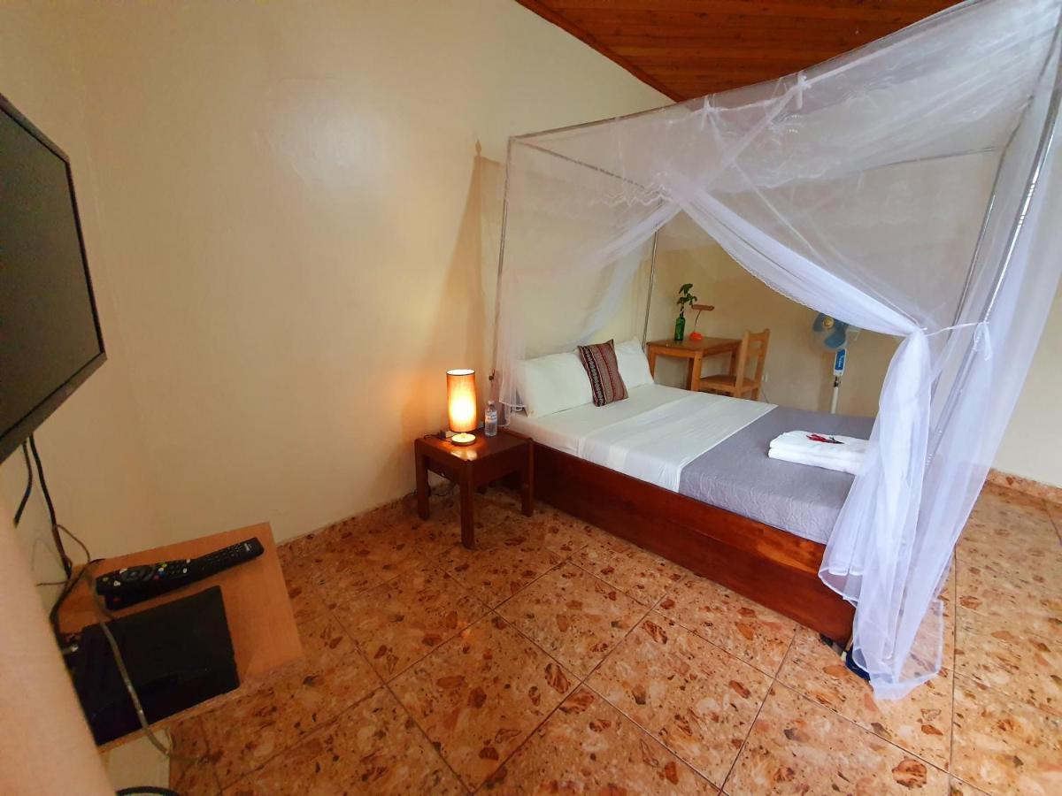 Annas Bed And Breakfast Ентебе Екстериор снимка