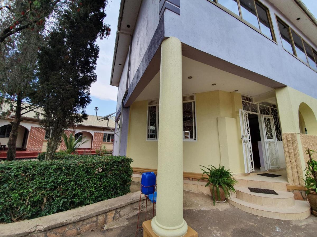 Annas Bed And Breakfast Ентебе Екстериор снимка