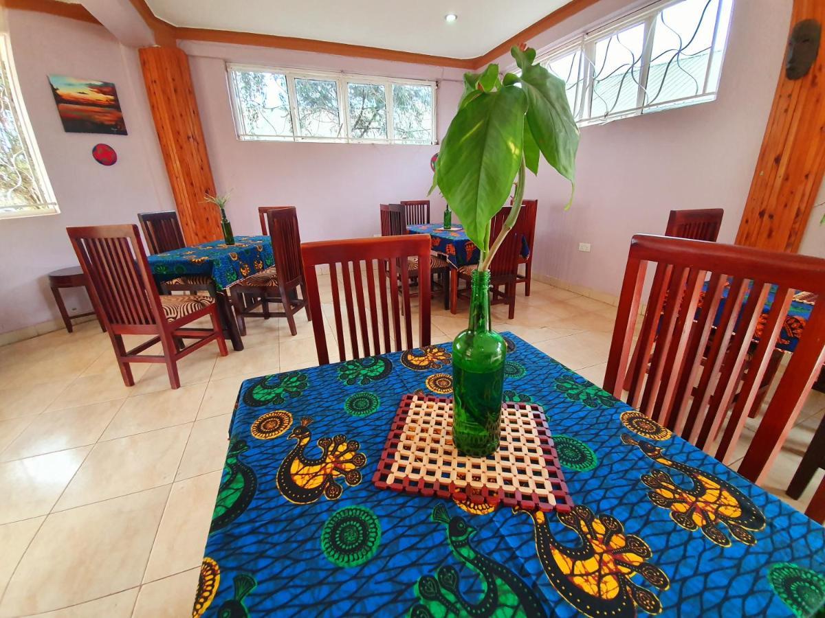 Annas Bed And Breakfast Ентебе Екстериор снимка