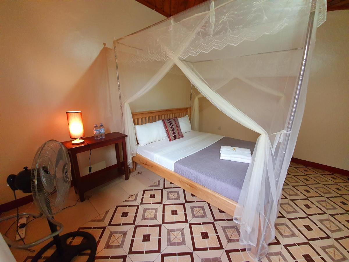 Annas Bed And Breakfast Ентебе Екстериор снимка