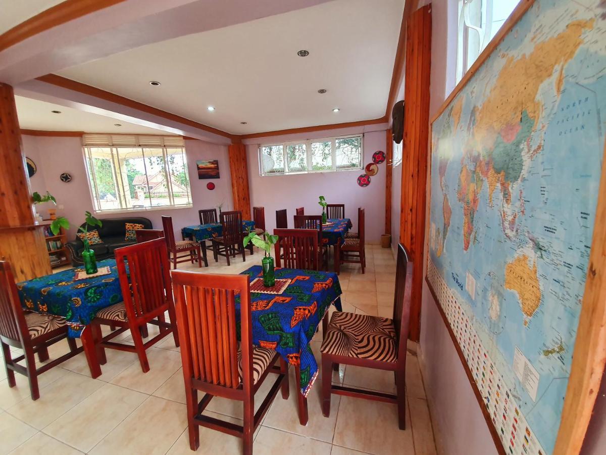 Annas Bed And Breakfast Ентебе Екстериор снимка