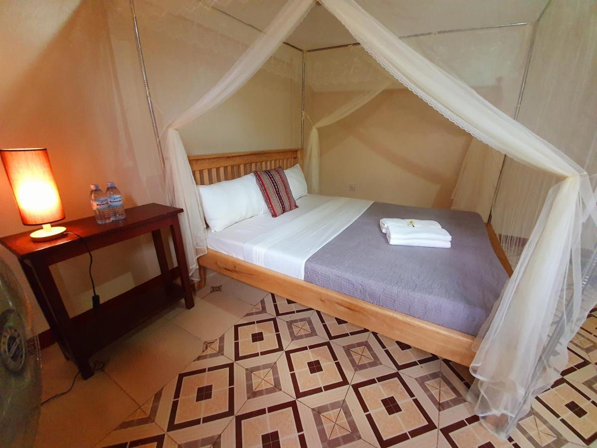 Annas Bed And Breakfast Ентебе Екстериор снимка