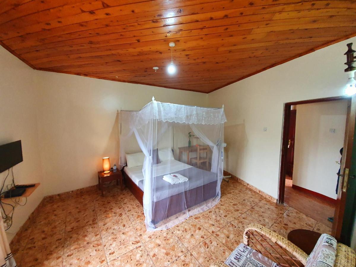 Annas Bed And Breakfast Ентебе Екстериор снимка