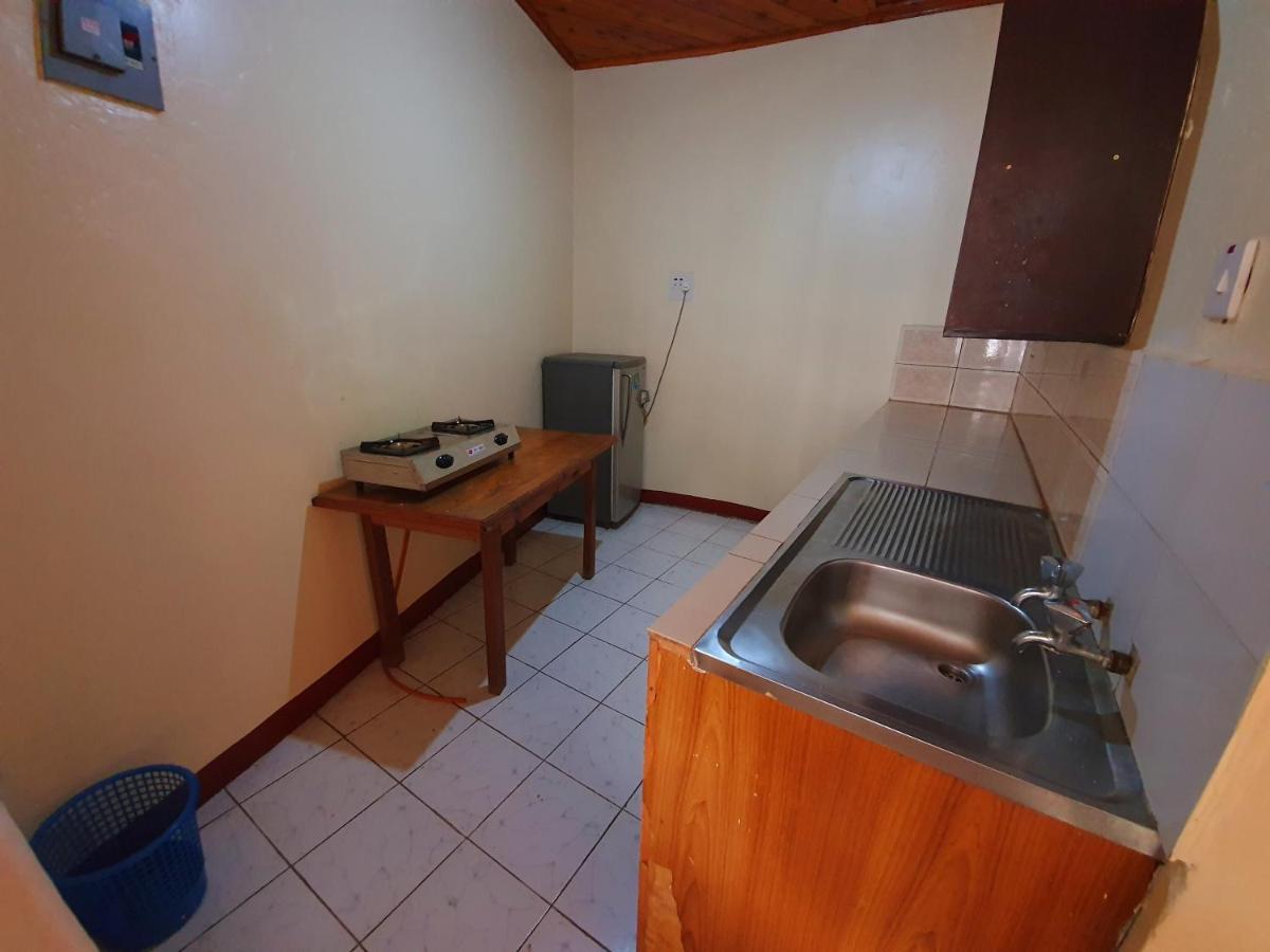 Annas Bed And Breakfast Ентебе Екстериор снимка