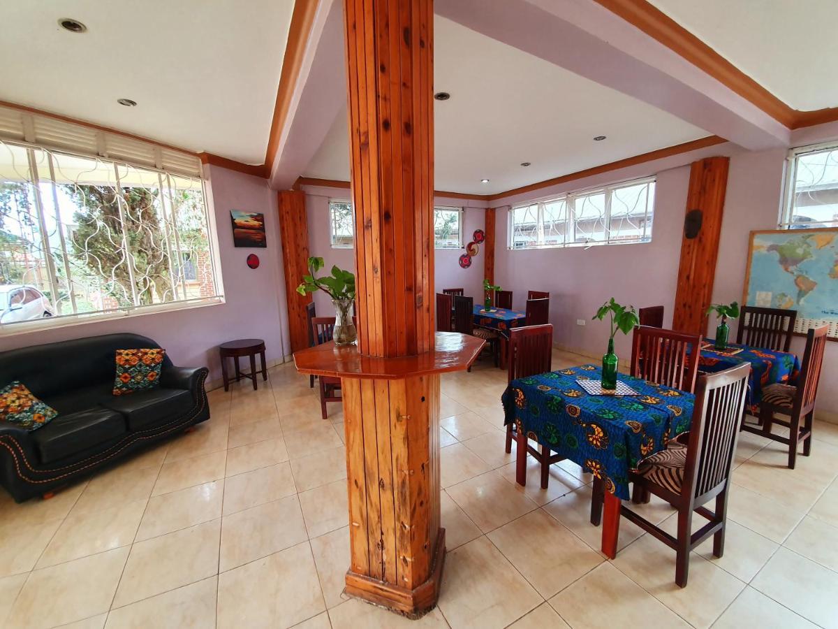 Annas Bed And Breakfast Ентебе Екстериор снимка