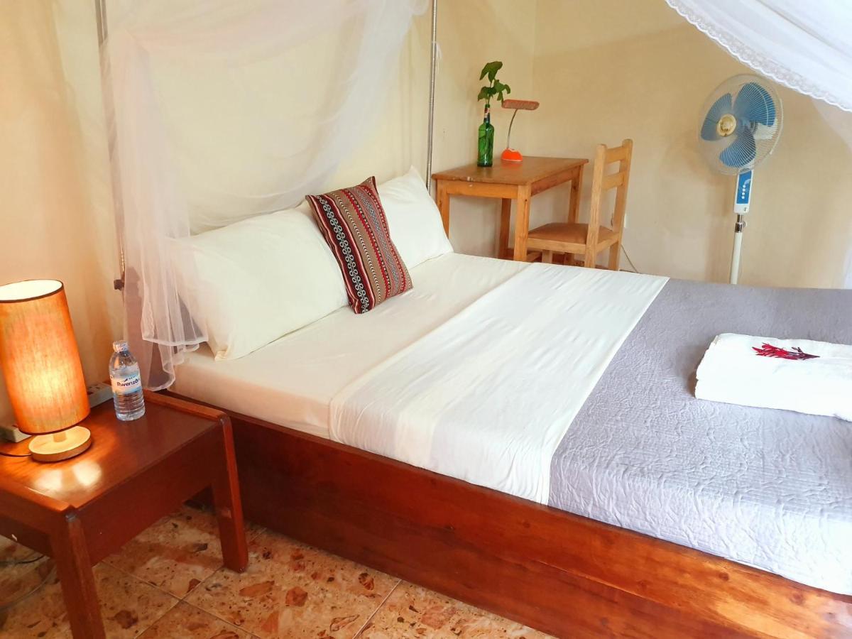 Annas Bed And Breakfast Ентебе Екстериор снимка