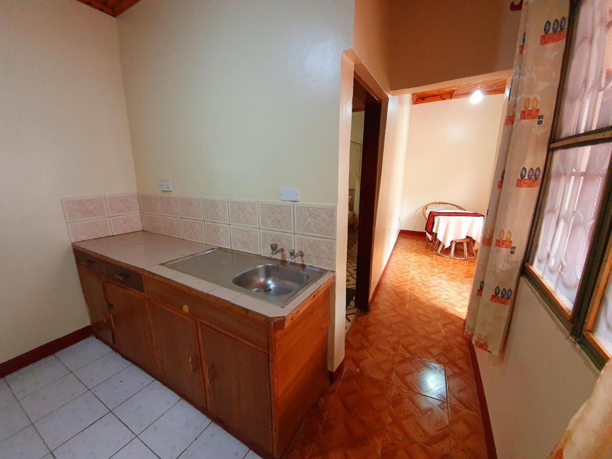 Annas Bed And Breakfast Ентебе Екстериор снимка